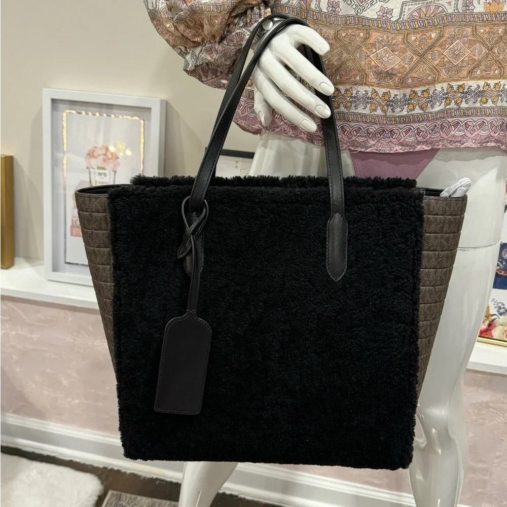 Michael Kors lobster features